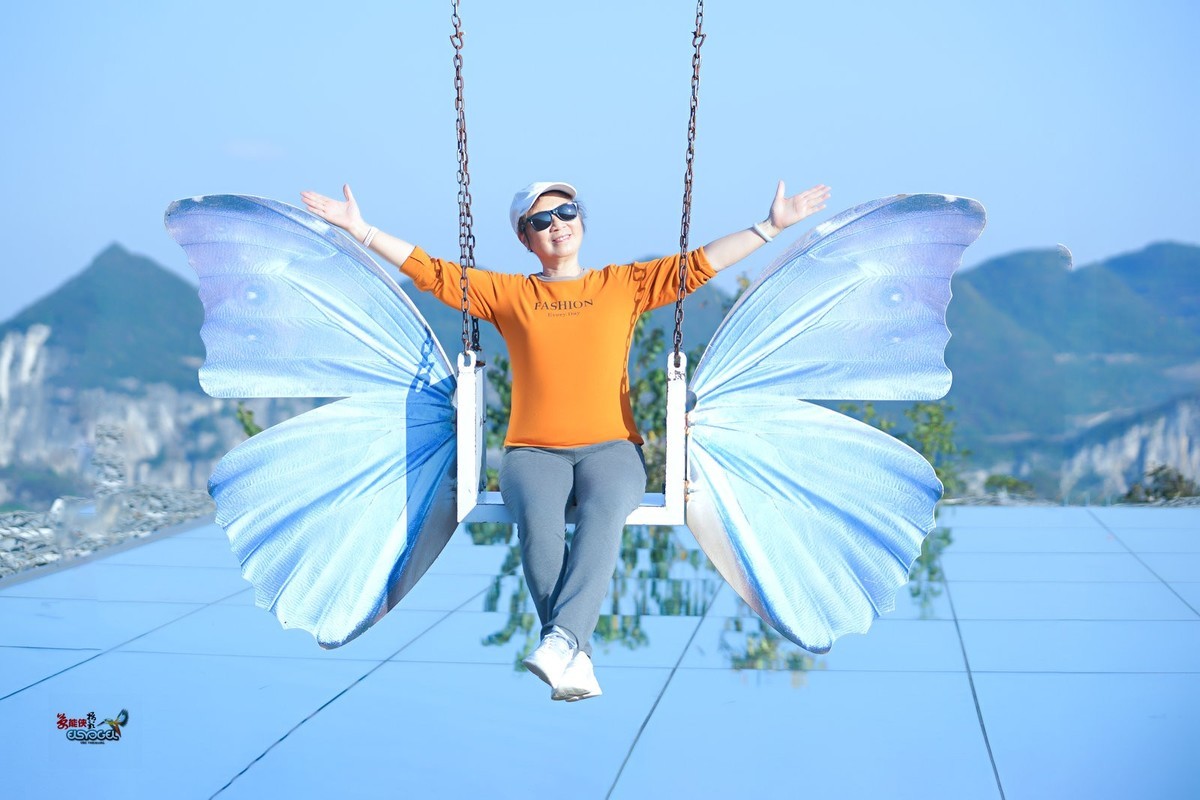 【贵州鸟江天空之境美女】---灿烂