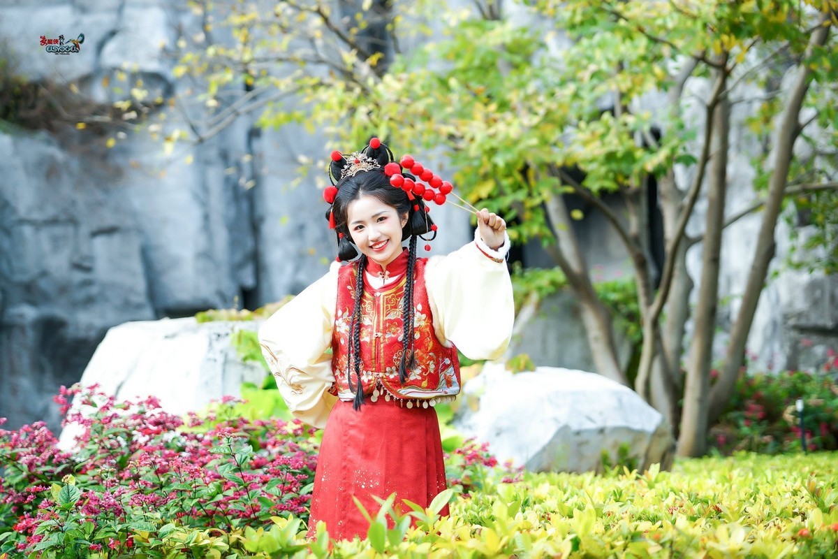 【可爱糖葫芦少女】---君君