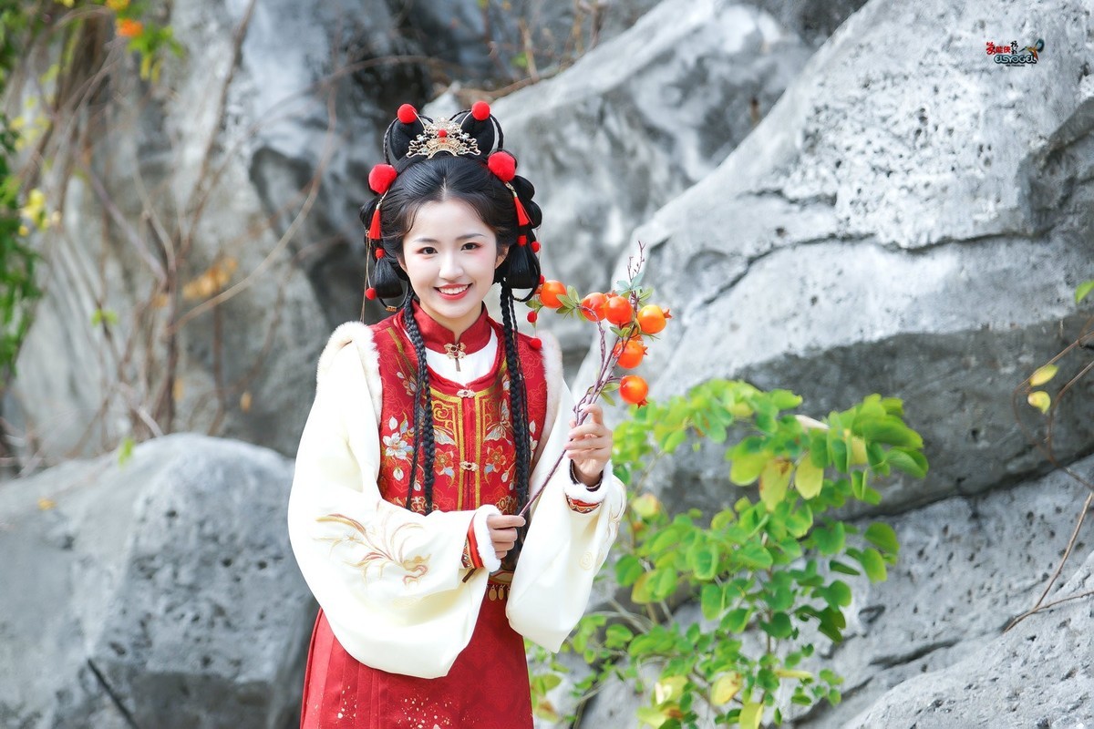 【可爱糖葫芦少女】---君君