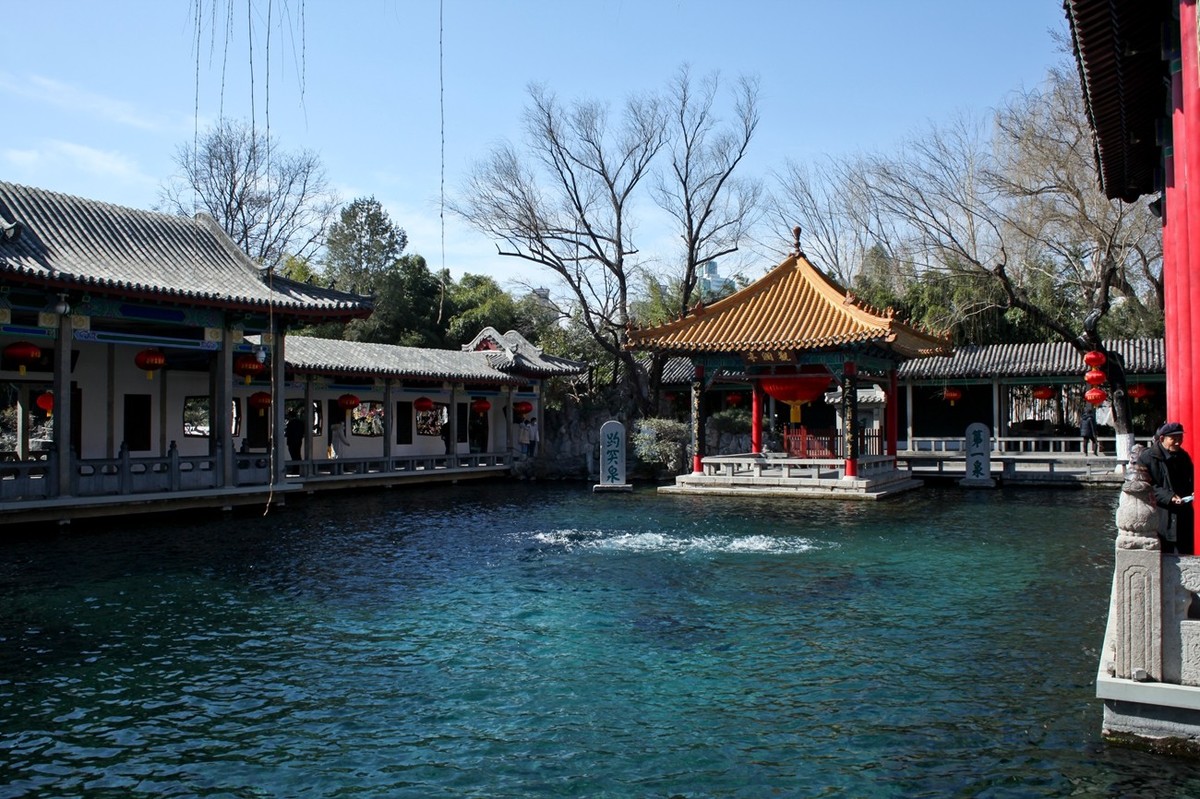 早春——趵突泉景色