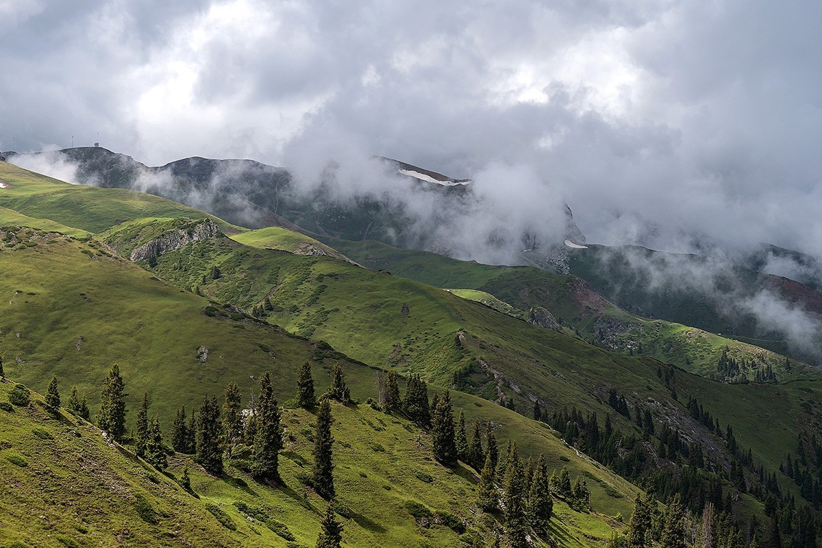 行在云端的伊昭公路 —2022新疆大、小独库公路自驾游见闻之一