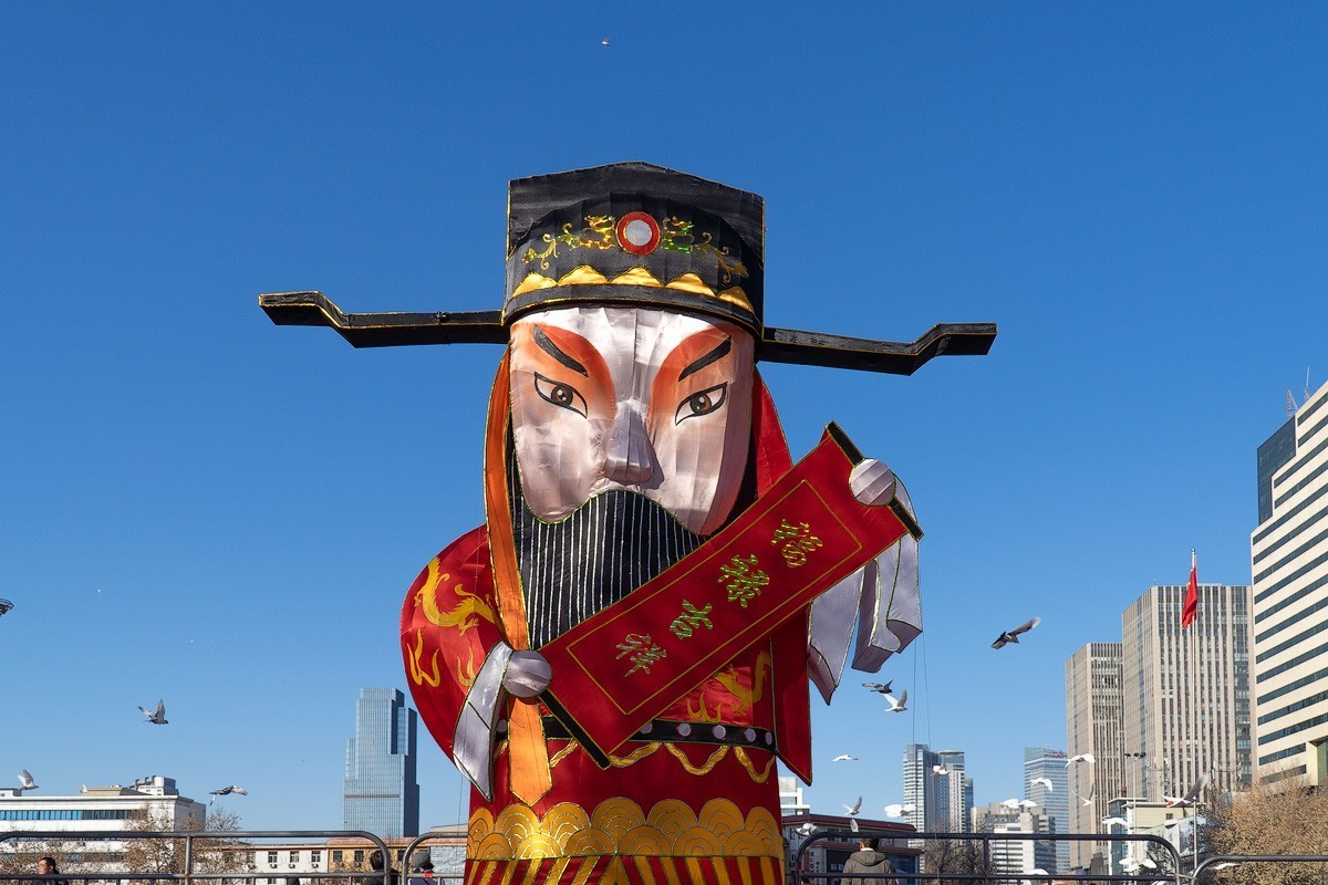 元宵灯会上的京剧脸谱造型