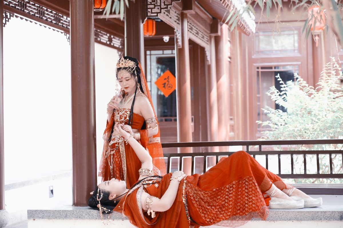 大漠孤烟直，莲池书院美