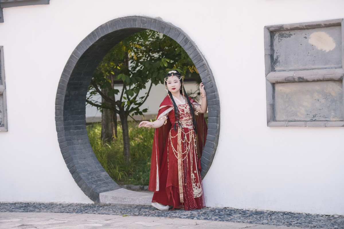 大漠孤烟直，莲池书院美