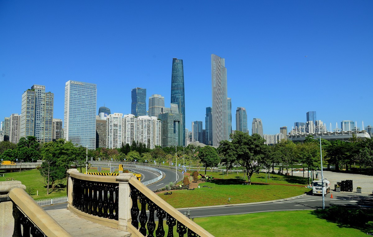 广州大桥两边。