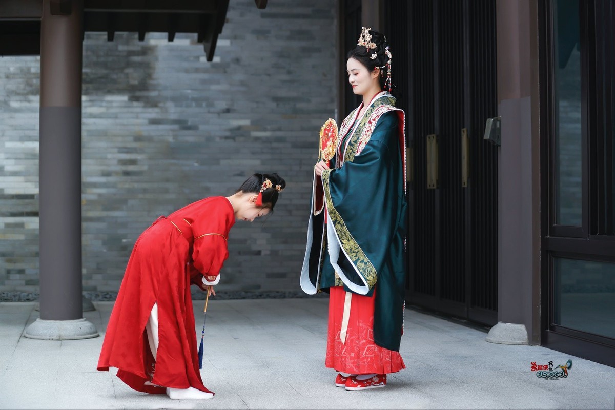 【古典婚服母女俩】--- 沛阳、朱朱