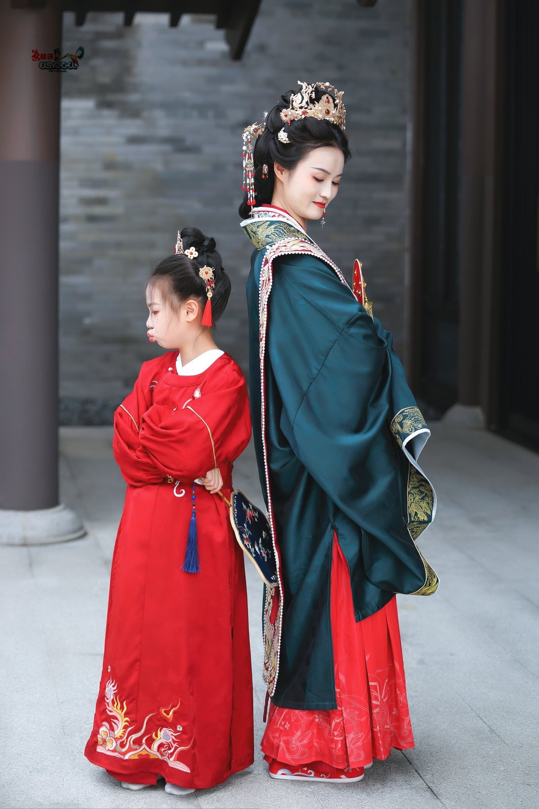 【古典婚服母女俩】--- 沛阳、朱朱