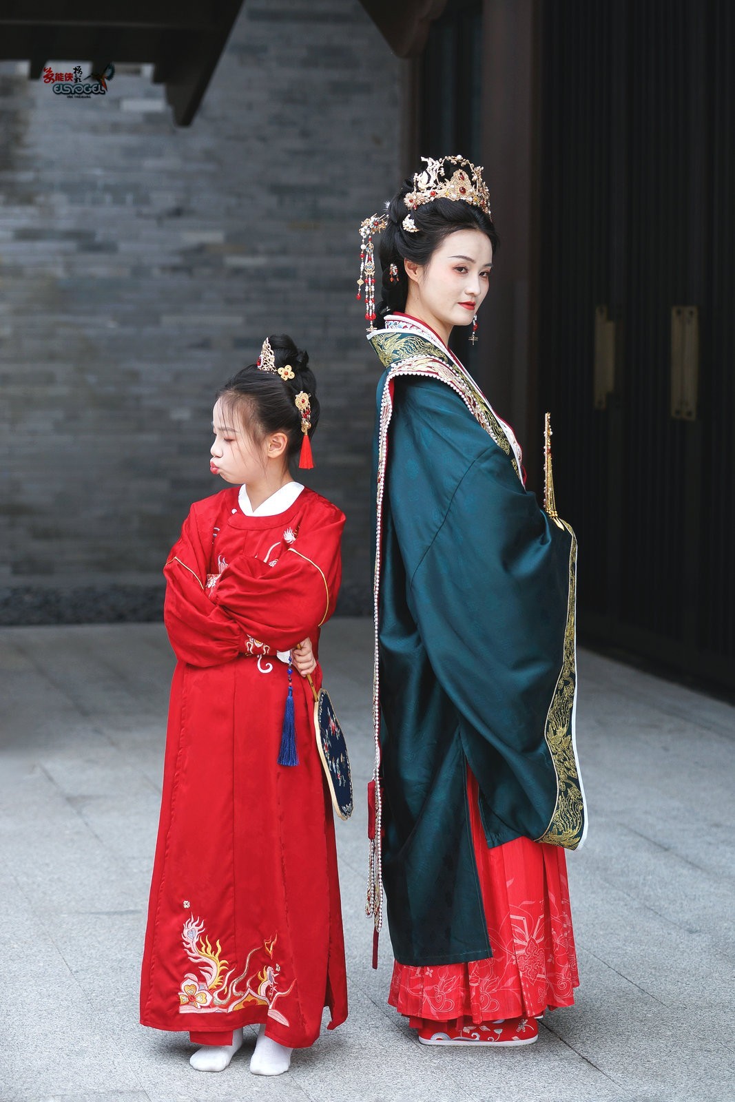 【古典婚服母女俩】--- 沛阳、朱朱