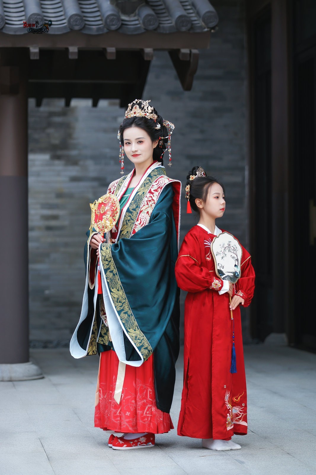 【古典婚服母女俩】--- 沛阳、朱朱