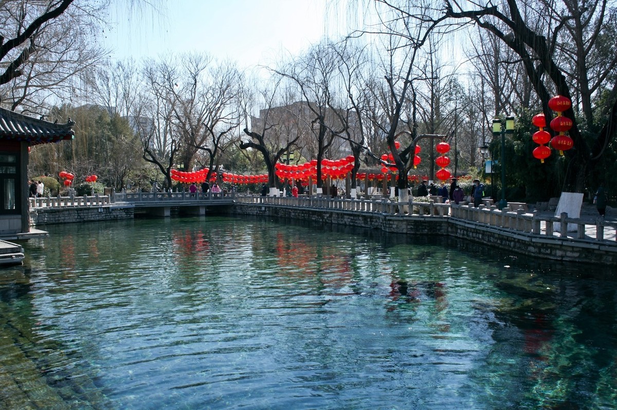 早春——趵突泉景色