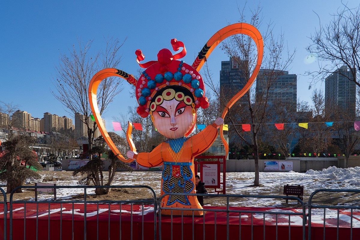 元宵灯会上的京剧脸谱造型