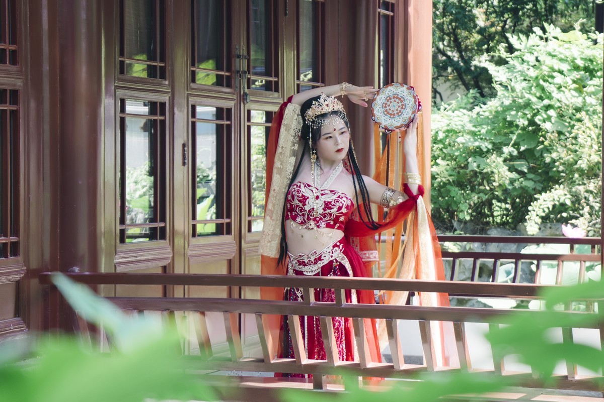 大漠孤烟直，莲池书院美