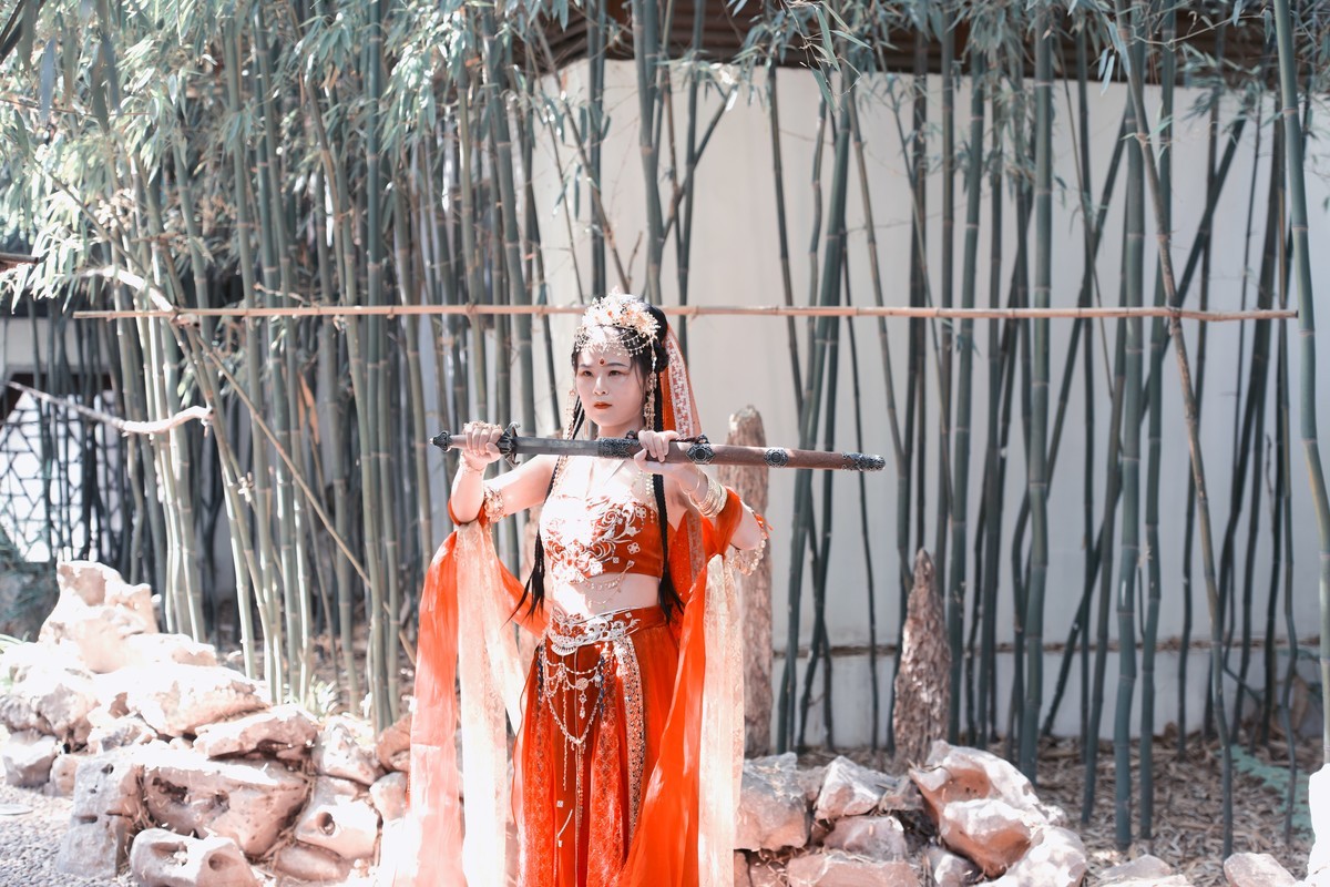 大漠孤烟直，莲池书院美