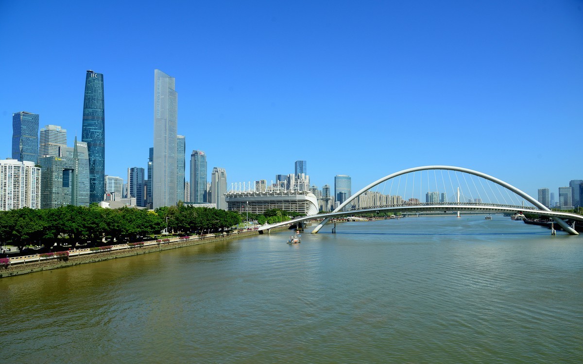 广州大桥两边。