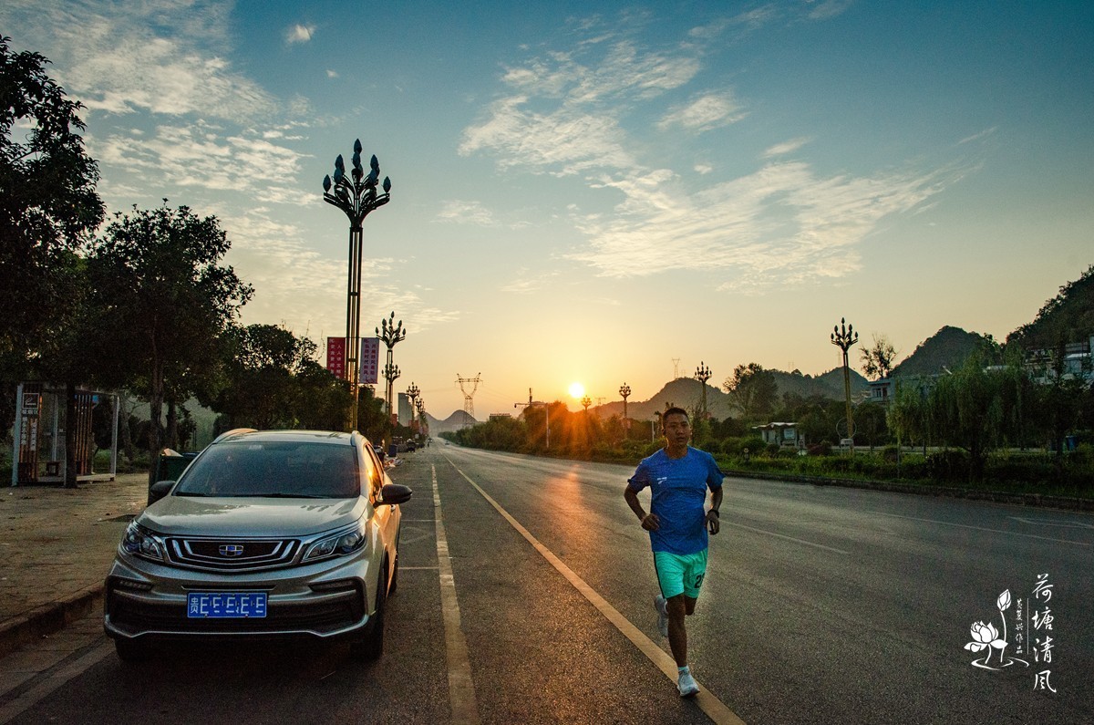 早上徒步拍摄，健身运动公园