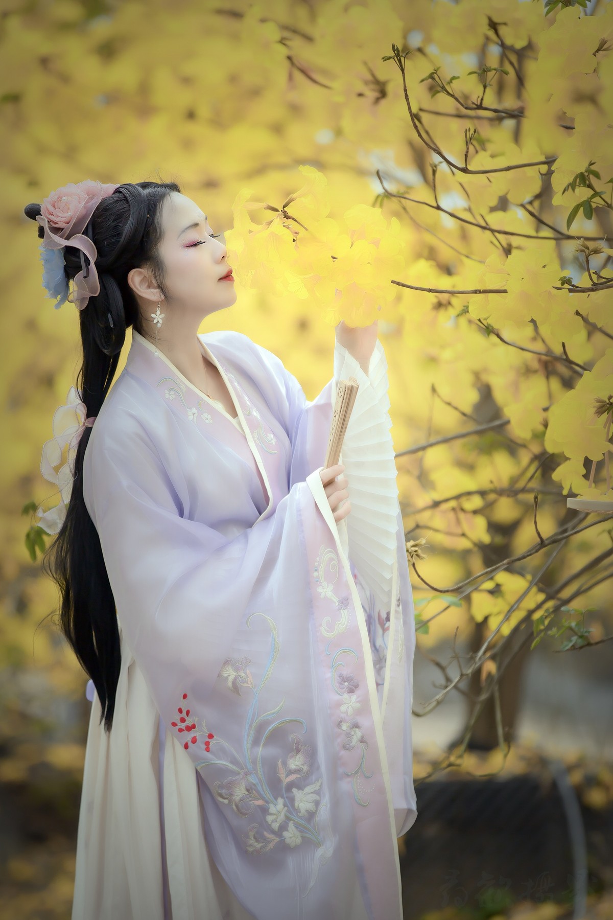 铃铛串串色如金