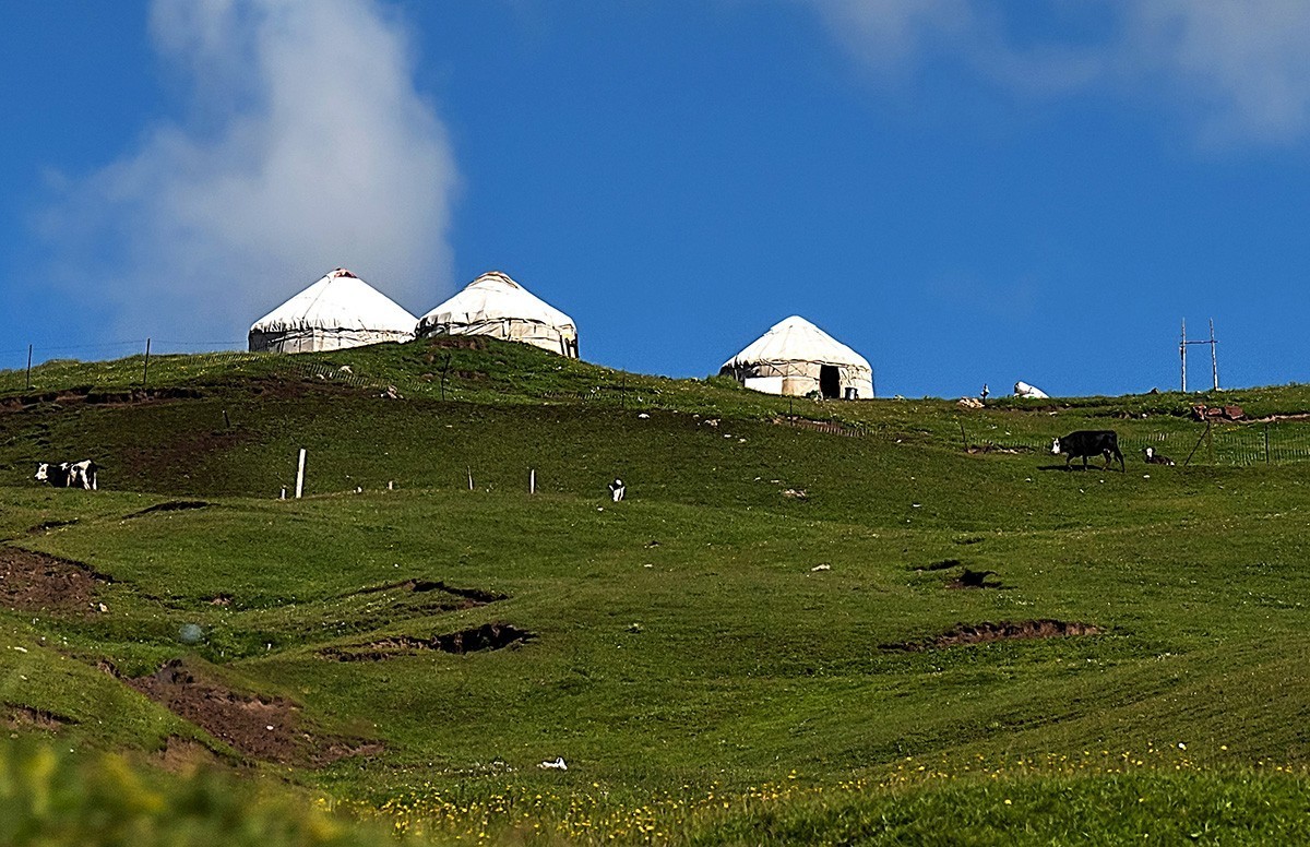 行在云端的伊昭公路 —2022新疆大、小独库公路自驾游见闻之一