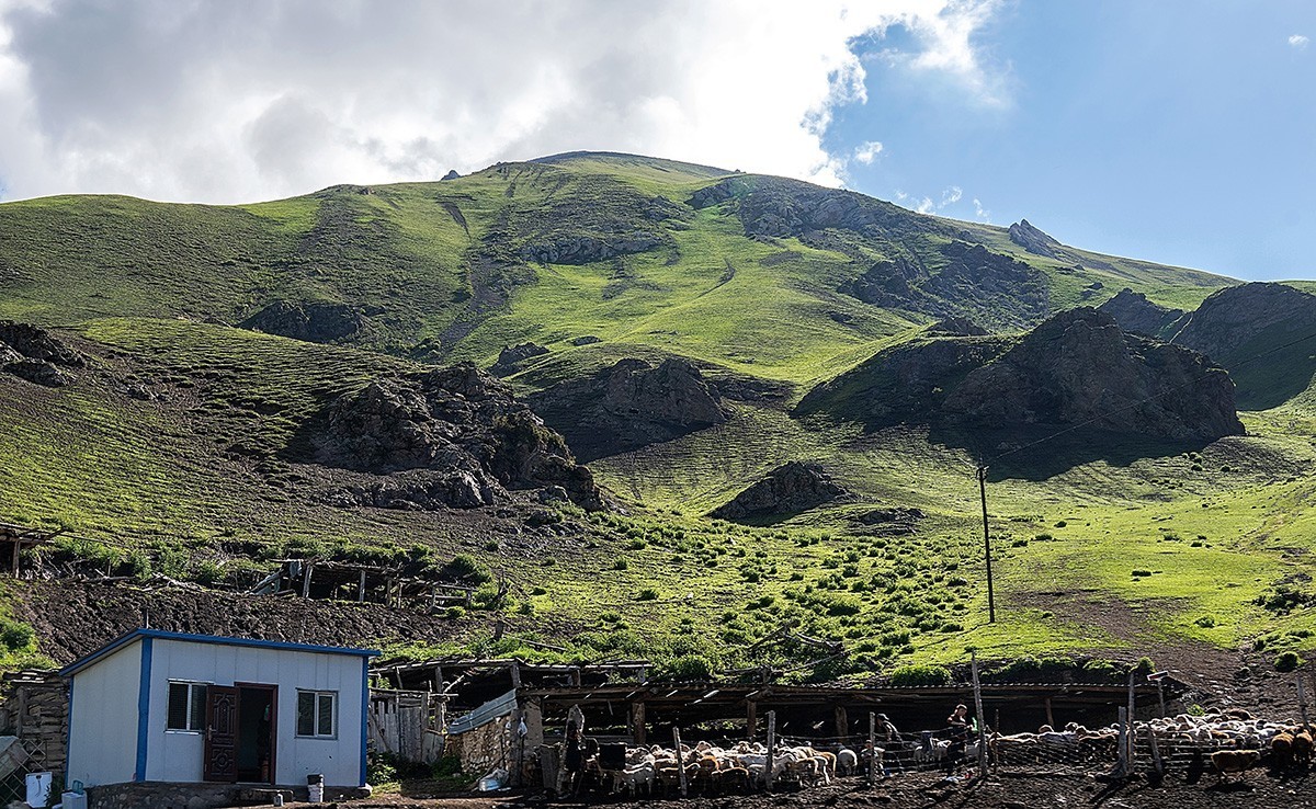 行在云端的伊昭公路 —2022新疆大、小独库公路自驾游见闻之一