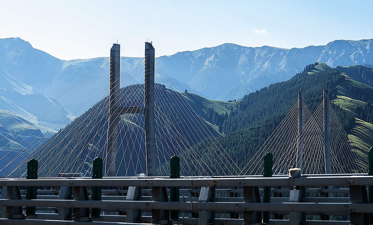 行在云端的伊昭公路 —2022新疆大、小独库公路自驾游见闻之一