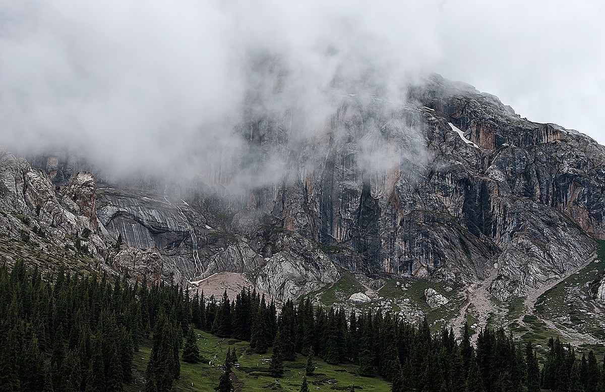 行在云端的伊昭公路 —2022新疆大、小独库公路自驾游见闻之一