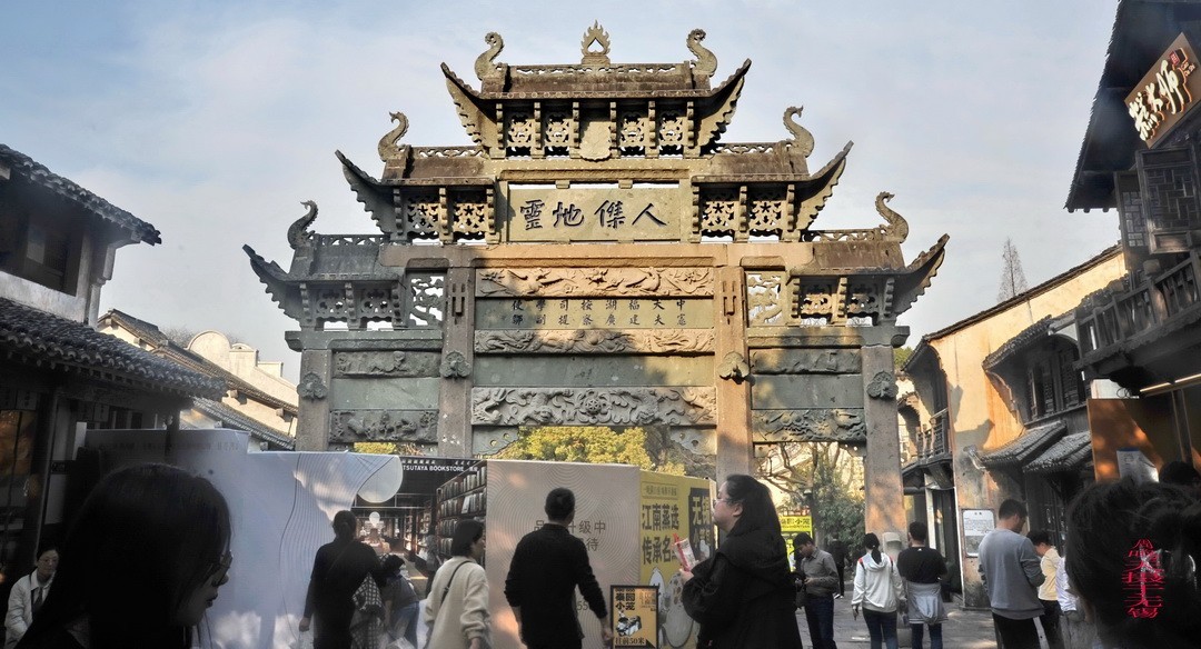 无锡央视三国城      周鸣天