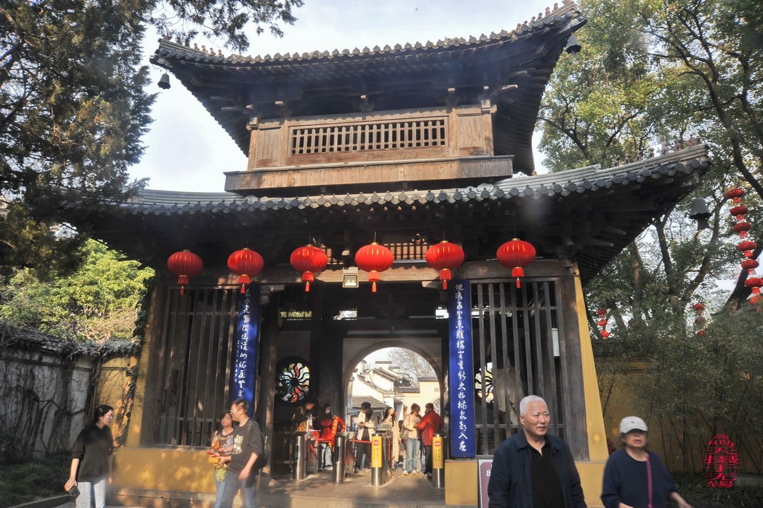 无锡央视三国城      周鸣天