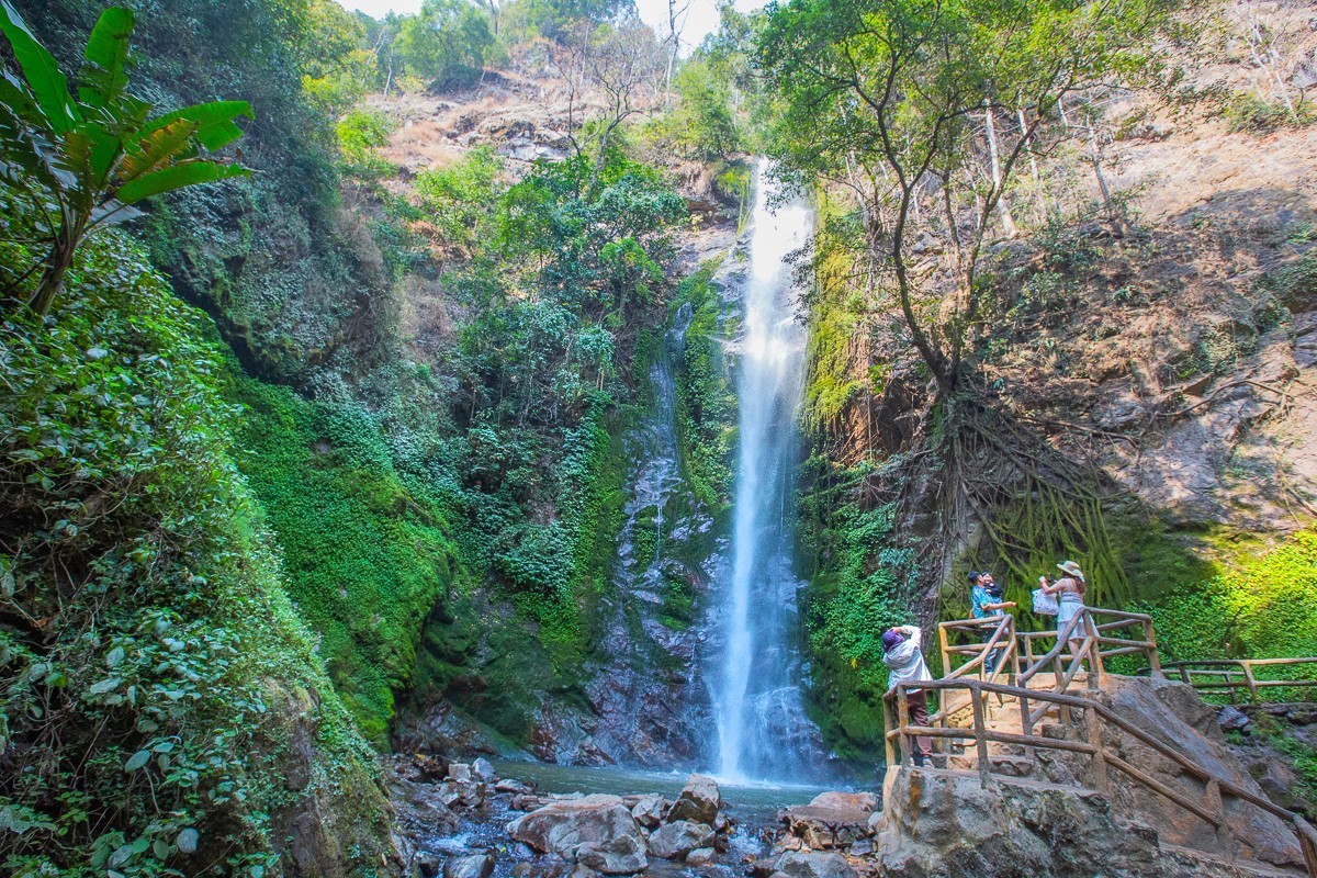 2025-04-08云南瑞丽莫里大瀑布（一）