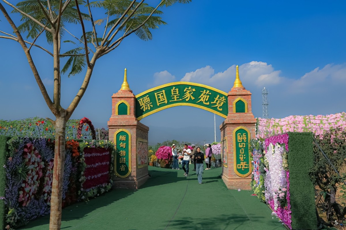 一寨两国——水映佛塔（1）