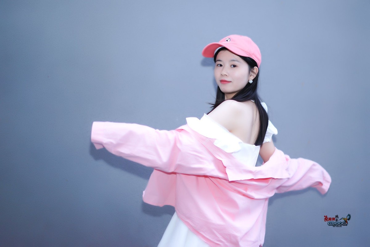 【夏日红帽子少女】---双子