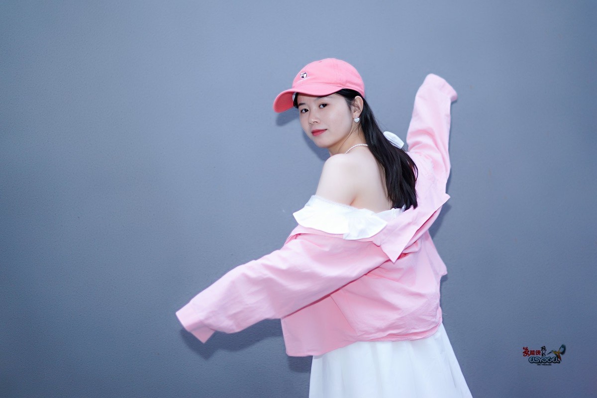 【夏日红帽子少女】---双子