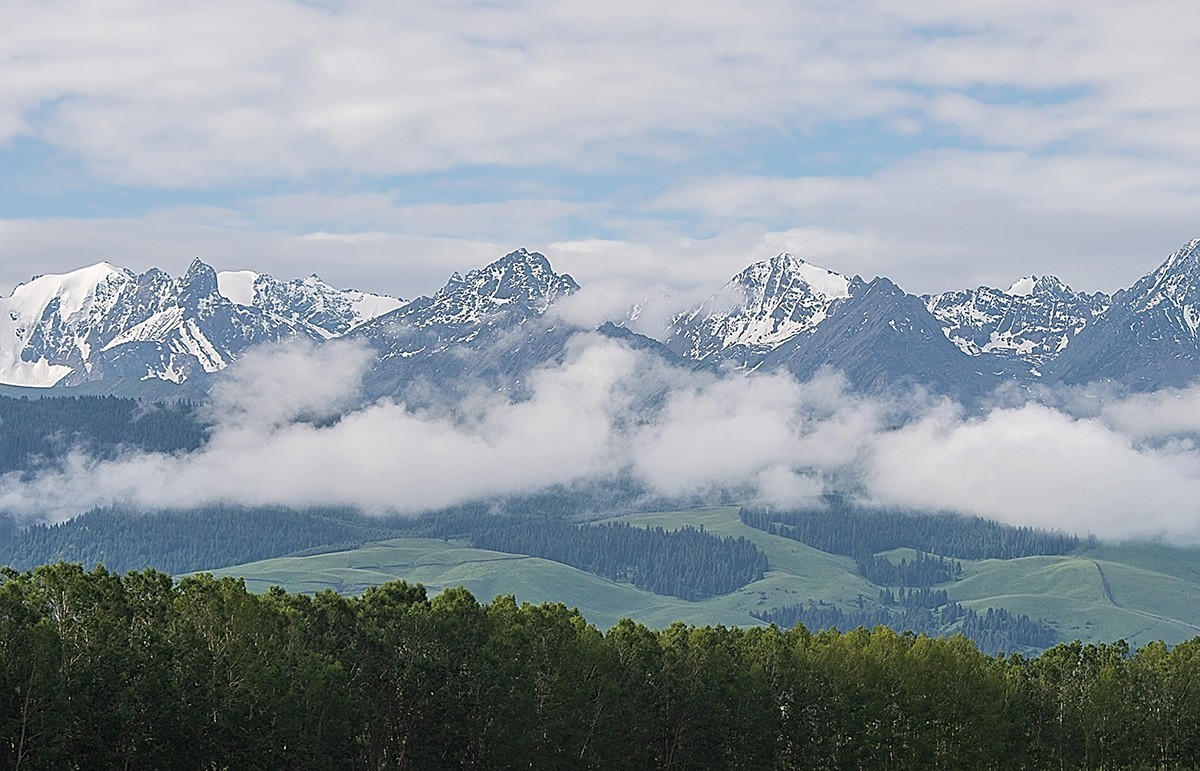 行在云端的伊昭公路 —2022新疆大、小独库公路自驾游见闻之一