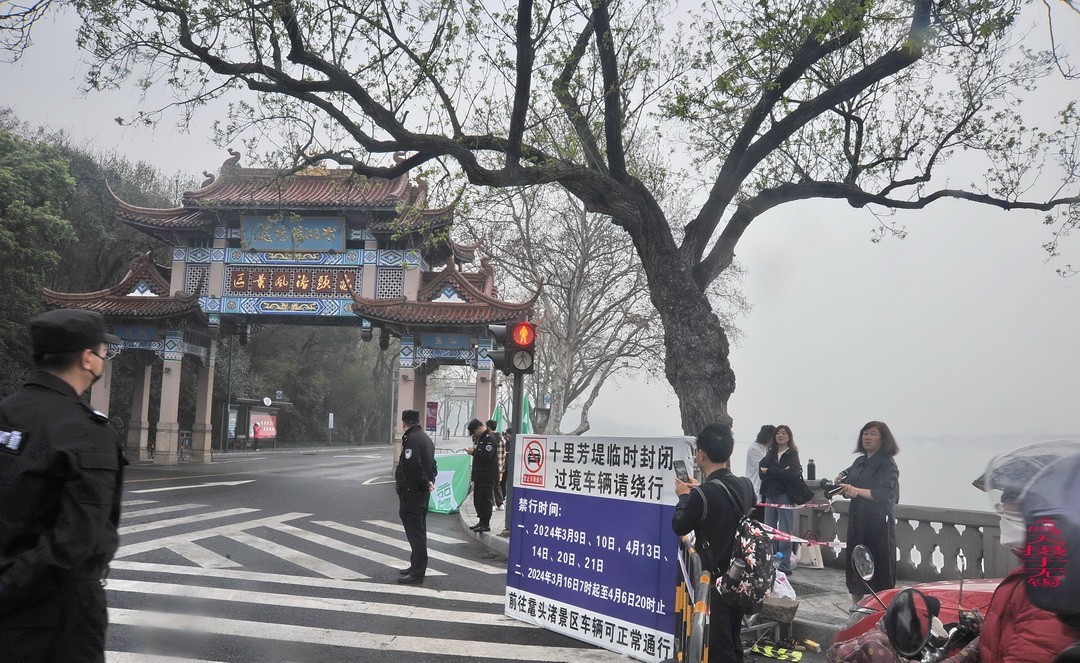 无锡央视三国城      周鸣天
