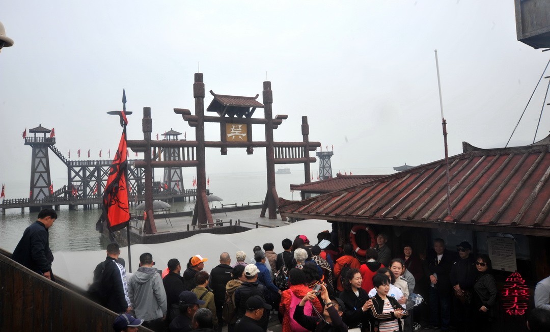 无锡央视三国城      周鸣天