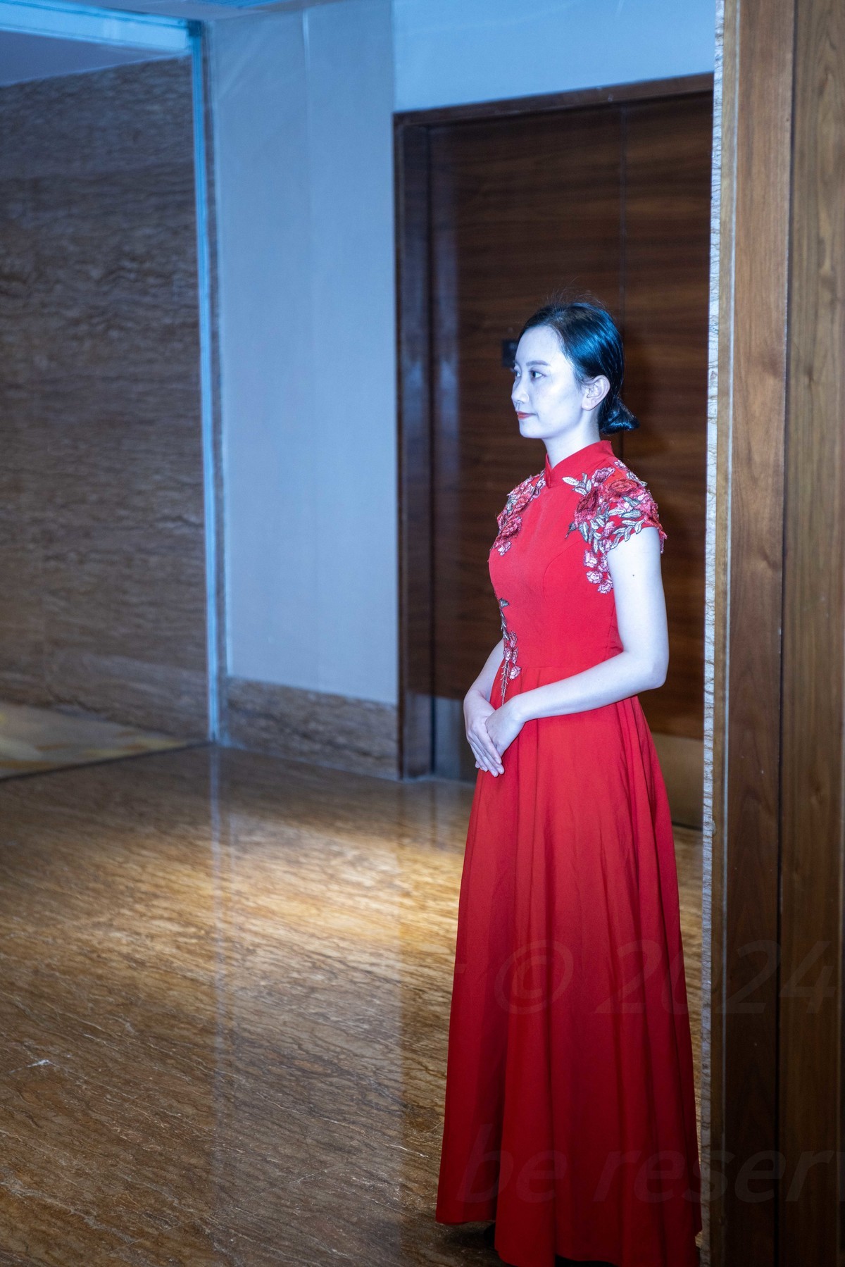 又看走秀签名处