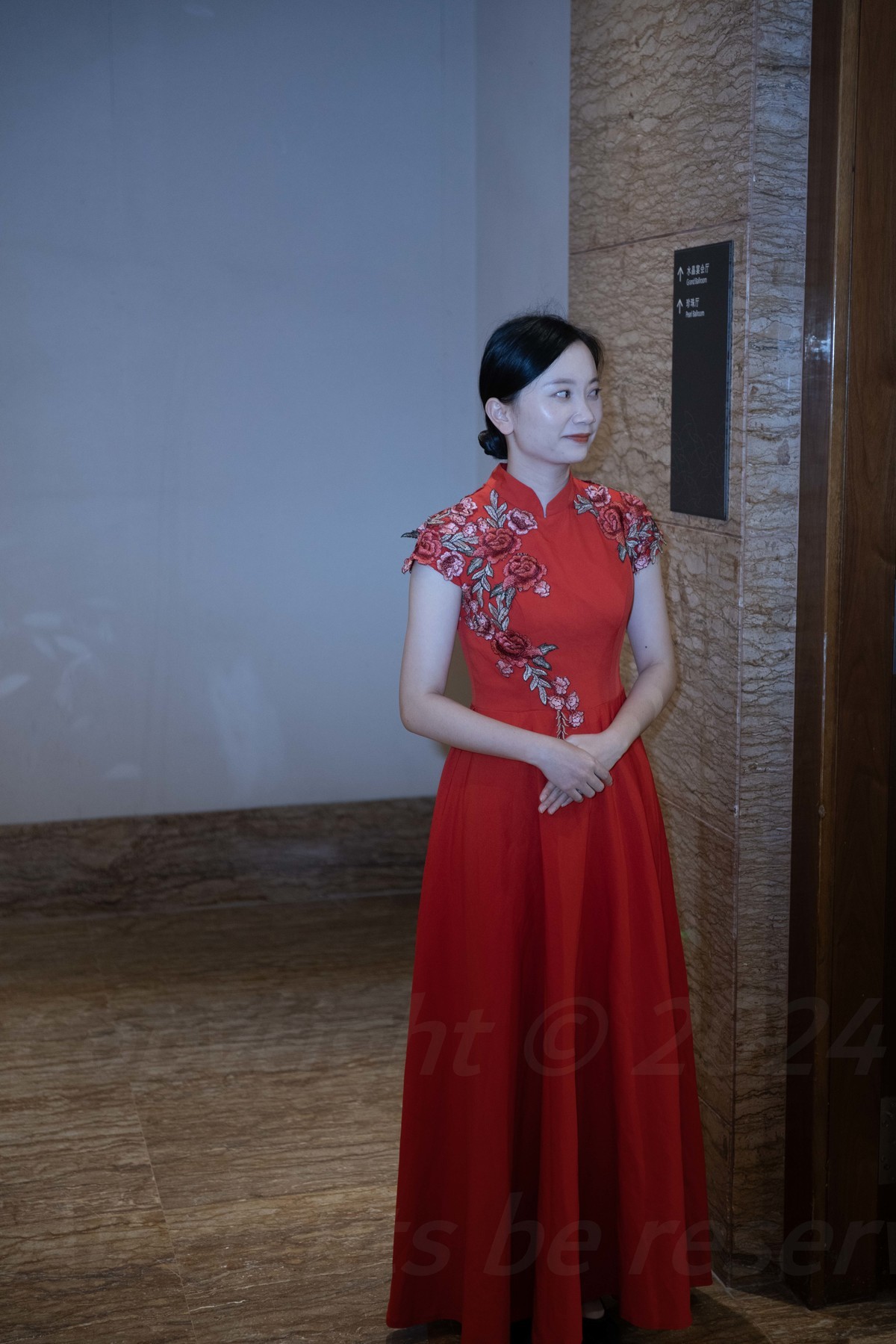 又看走秀签名处