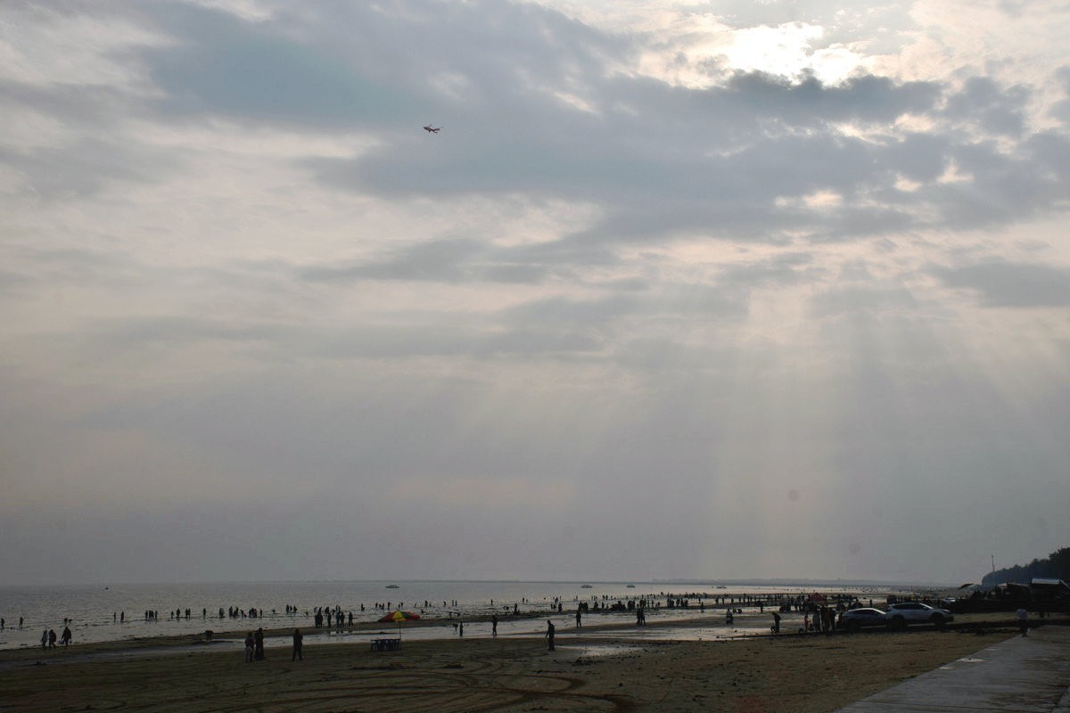 2024春节 滇桂沿边行（30）金灿灿的海滨