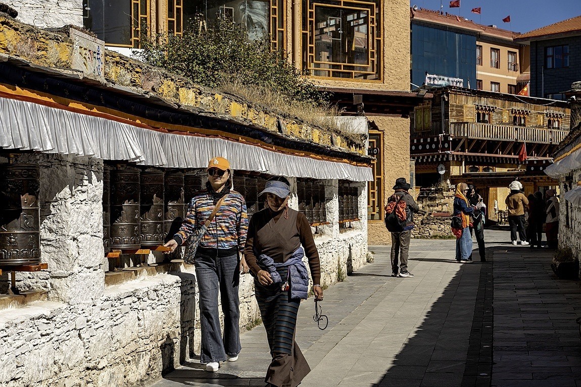 行走在318国道【28】天空之城【理塘--勒通古镇】