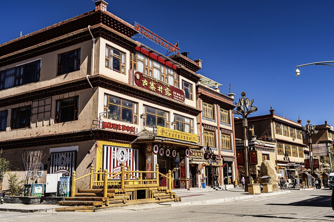 行走在318国道【28】天空之城【理塘--勒通古镇】