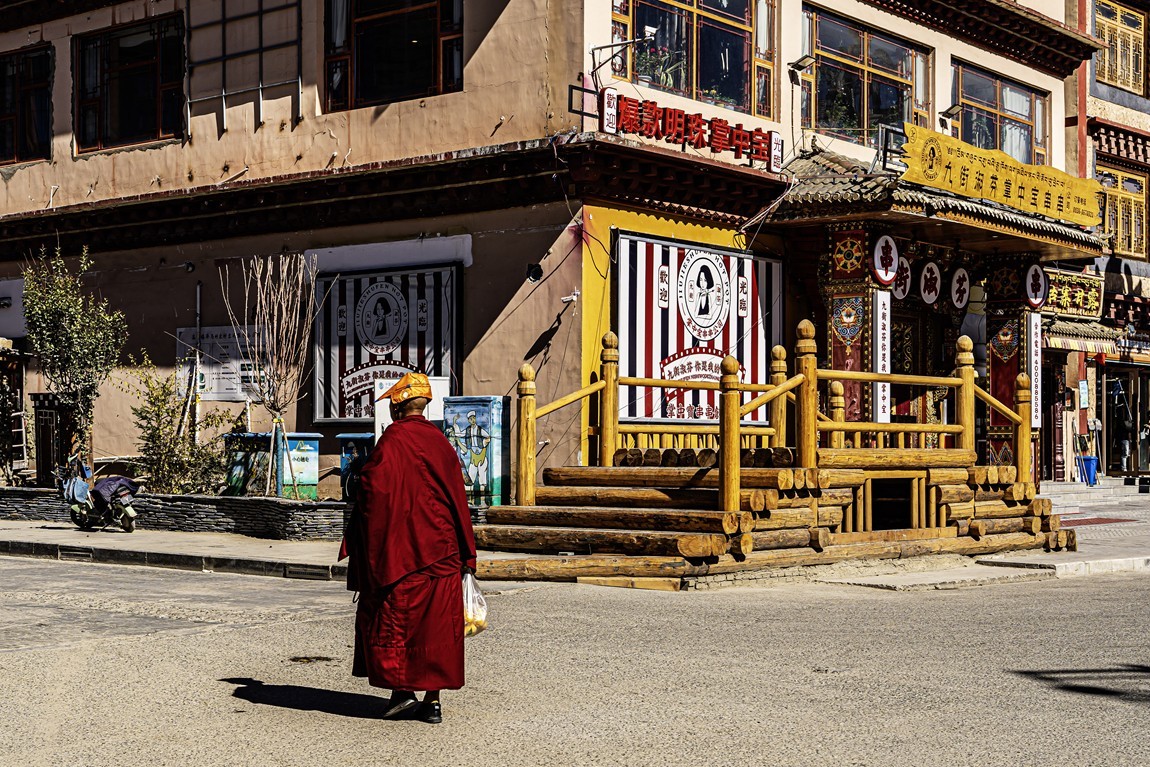 行走在318国道【28】天空之城【理塘--勒通古镇】