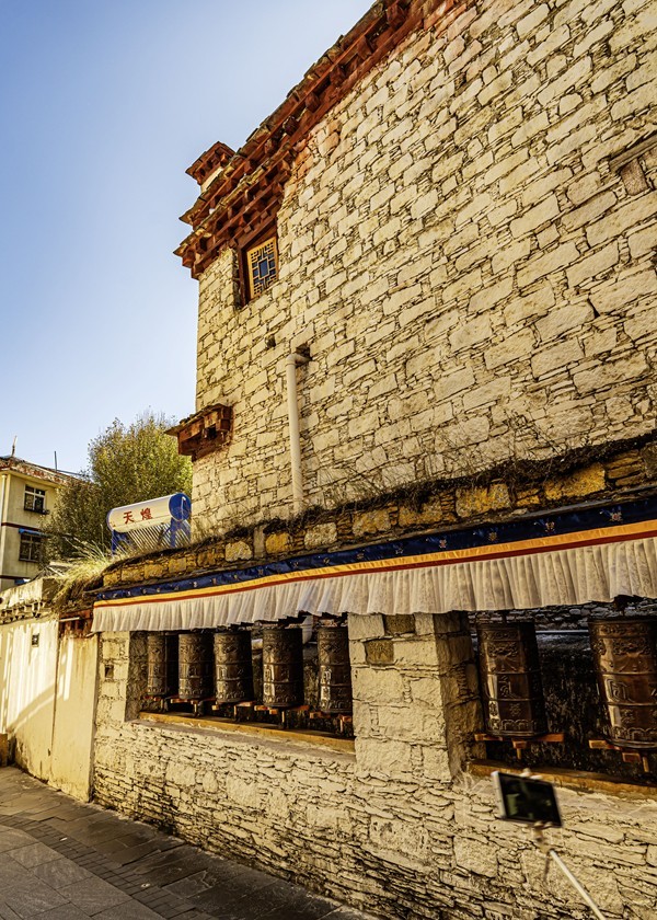 行走在318国道【28】天空之城【理塘--勒通古镇】