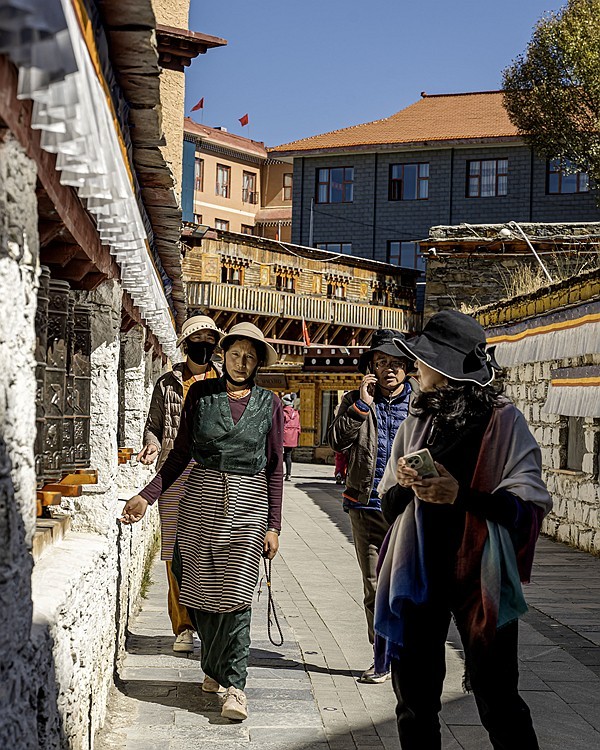 行走在318国道【28】天空之城【理塘--勒通古镇】