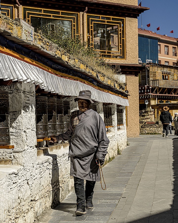 行走在318国道【28】天空之城【理塘--勒通古镇】