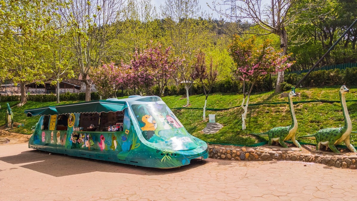 大 连 森 林 动 物 园 北 门 （ 二 ）