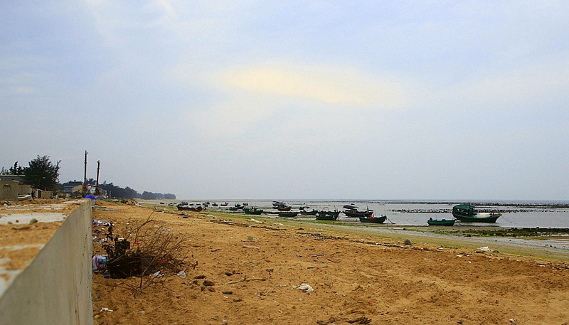 633【不老松：海南游摄纪实】长島兰湾西侧龙豪村防潮堤！