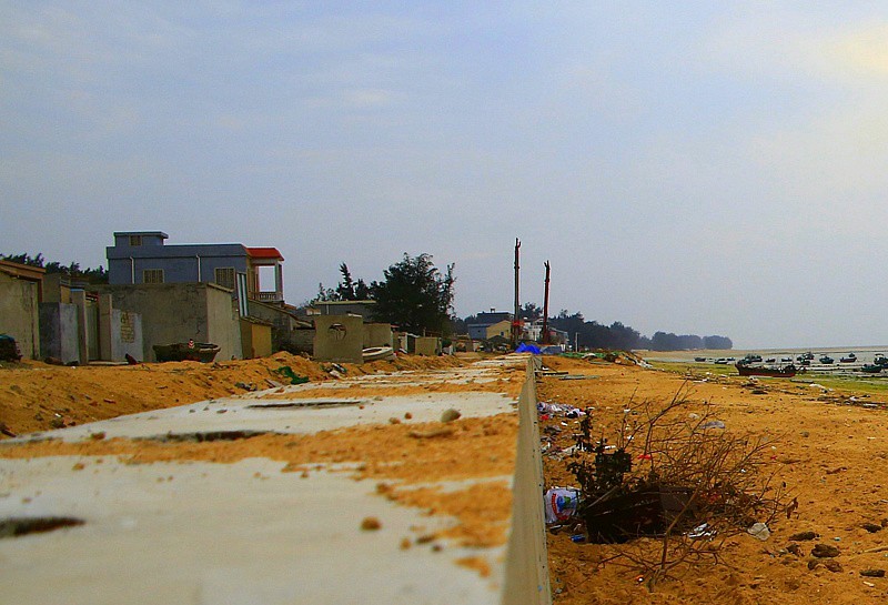 633【不老松：海南游摄纪实】长島兰湾西侧龙豪村防潮堤！