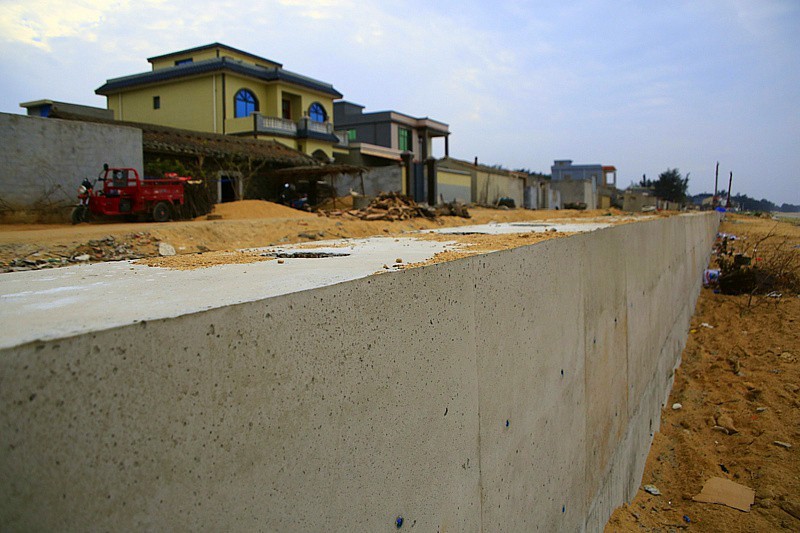 633【不老松：海南游摄纪实】长島兰湾西侧龙豪村防潮堤！