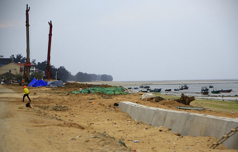 633【不老松：海南游摄纪实】长島兰湾西侧龙豪村防潮堤！