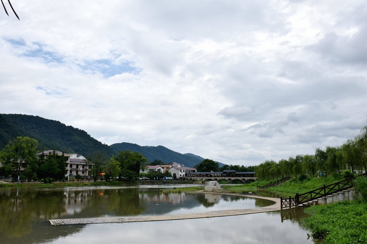 漫步星城 走街串巷（286）云影天光拍吊桥