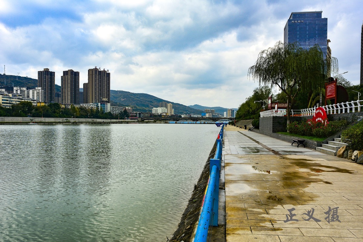 入手的老镜头20mmF2.8拍几张