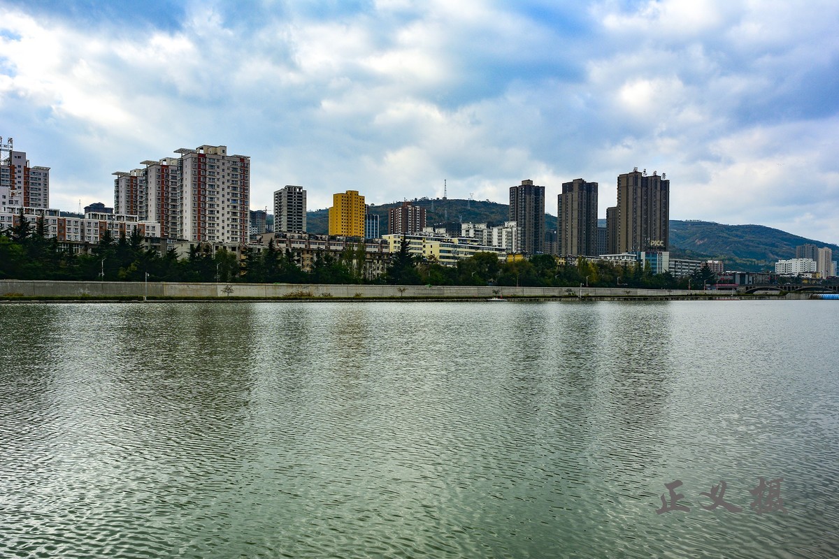 入手的老镜头20mmF2.8拍几张